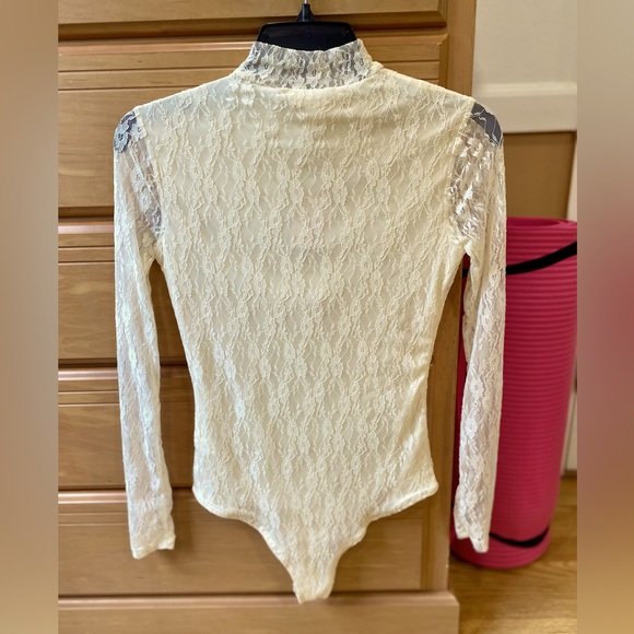 Ballet Core🩰 Ivory lace long sleevebodysuit, size XSMALL - Picture 7 of 9